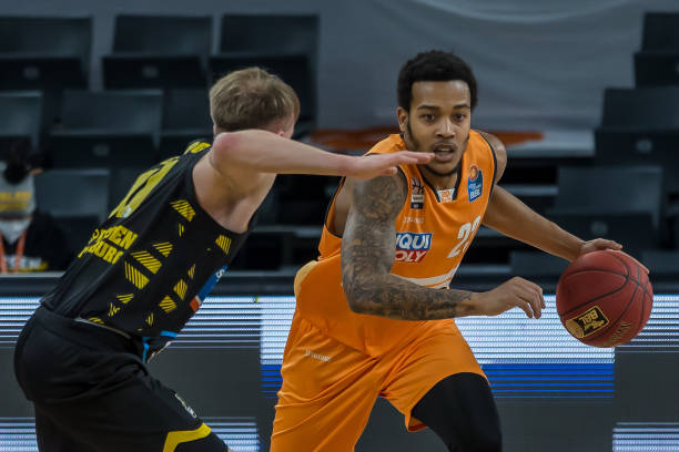 在赛场上展 在赛场上展